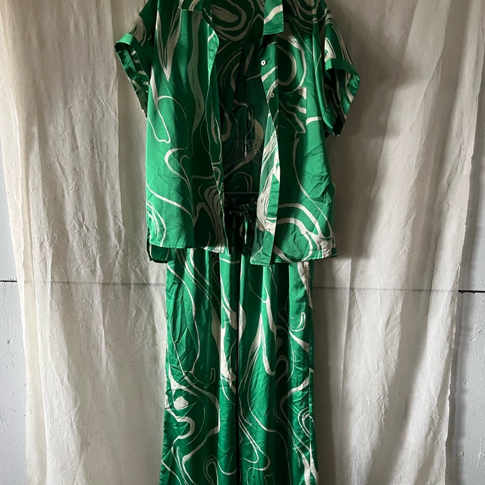 Green and White Swirl Pattern Shirt and Pant Set